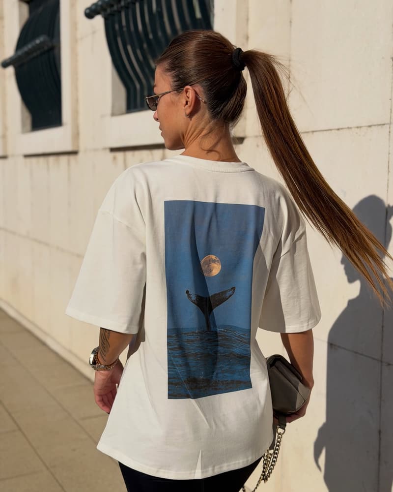 The New Everyday Uniform s leđa: novi dezen na oversize majici