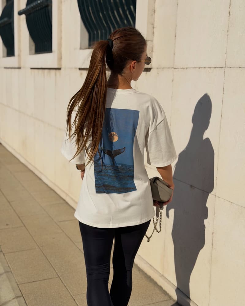 The New Everyday Uniform: dezen na leđima majice